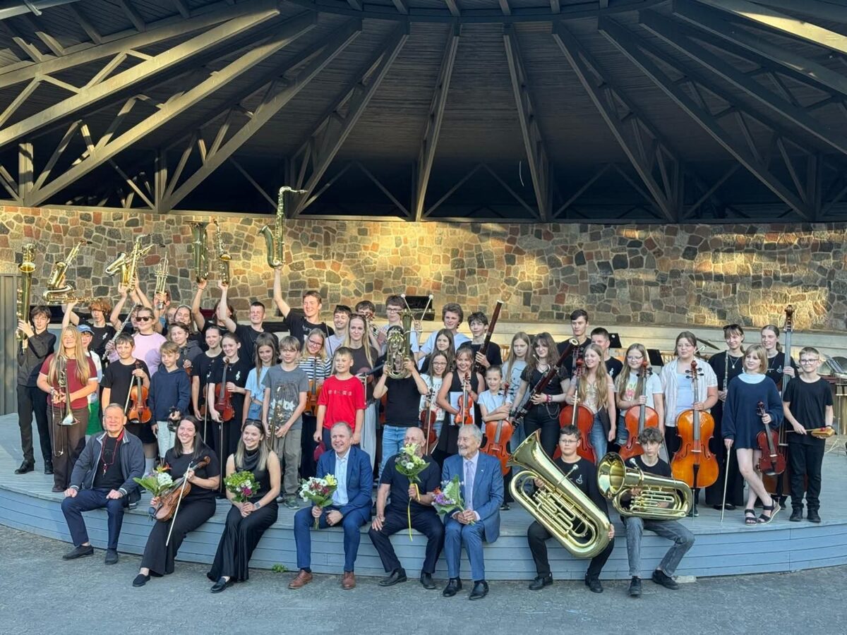 Orkestra_nometne_Muzicesim_kopa-1.jpg